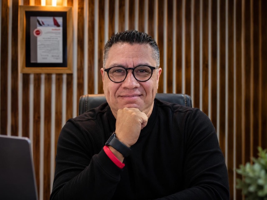 Roberto Cabrera en su oficina